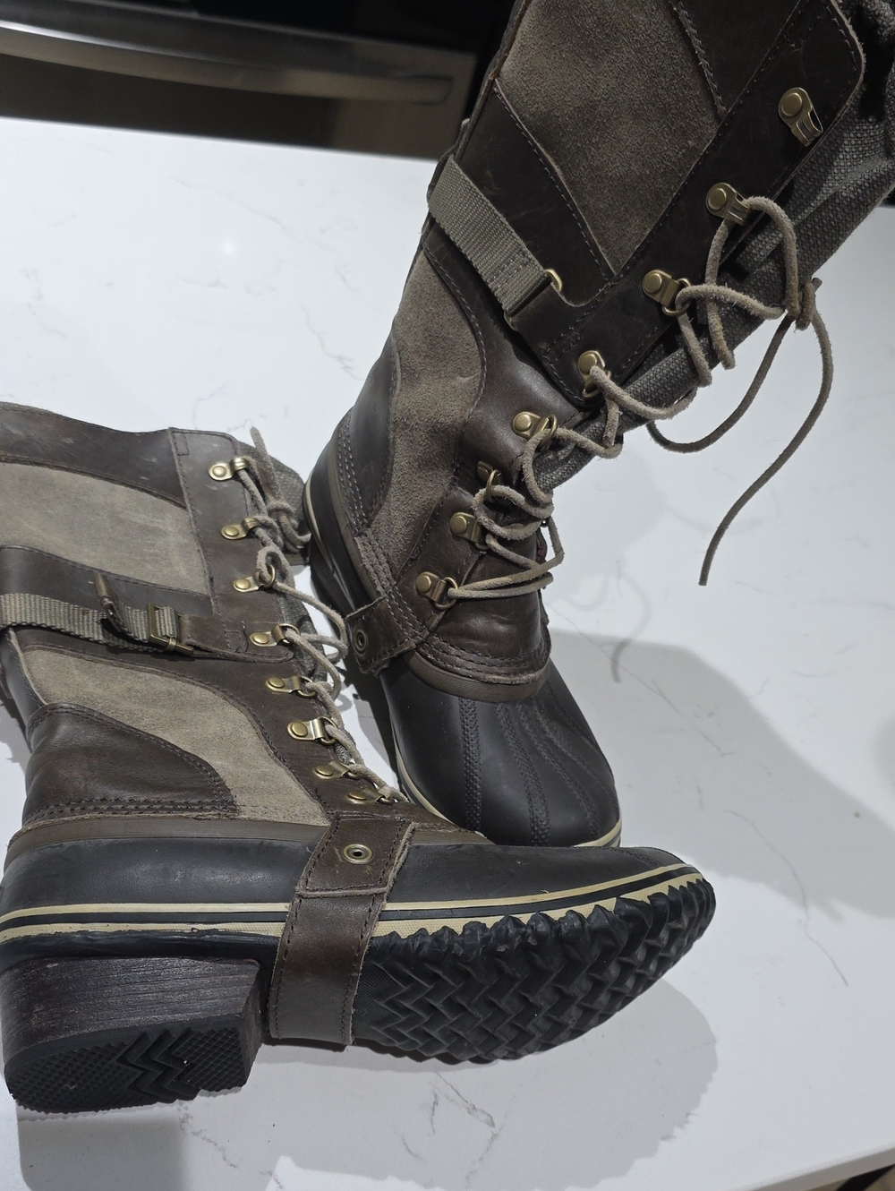 Sorel Conquest Carl Womans Dark Brown Leather Lace-Up Heeled Boots Size 8
